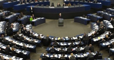 Три члена европейского парламента призывают привлечь Цзян Цзэминя к суду