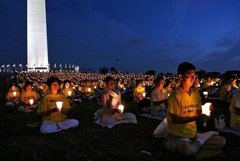 Вечер памяти со свечами в Вашингтоне посвящён памяти тех, кто был замучен в Китае до смерти в результате преследований