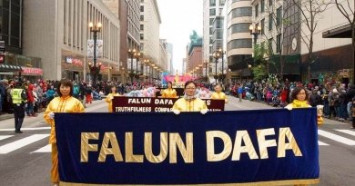 24 ноября 2016 года практикующие Фалуньгун приняли участие в 83-м параде в честь Дня благодарения в Чикаго