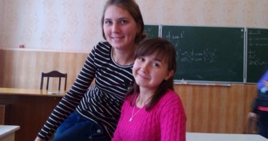 Юля (справа) и Ирина (слева), студентки Педагогического института в Воронеже