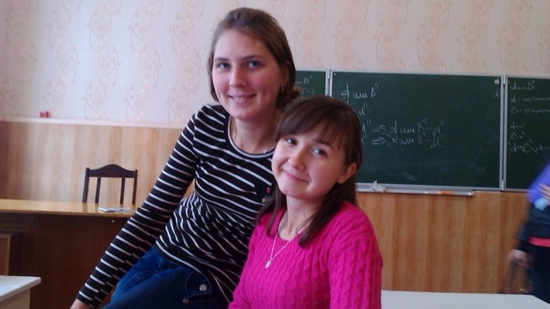 Юля (справа) и Ирина (слева), студентки Педагогического института в Воронеже