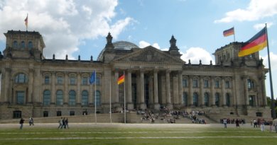В Парламенте Германии поздравили Ассоциацию Фалунь Дафа