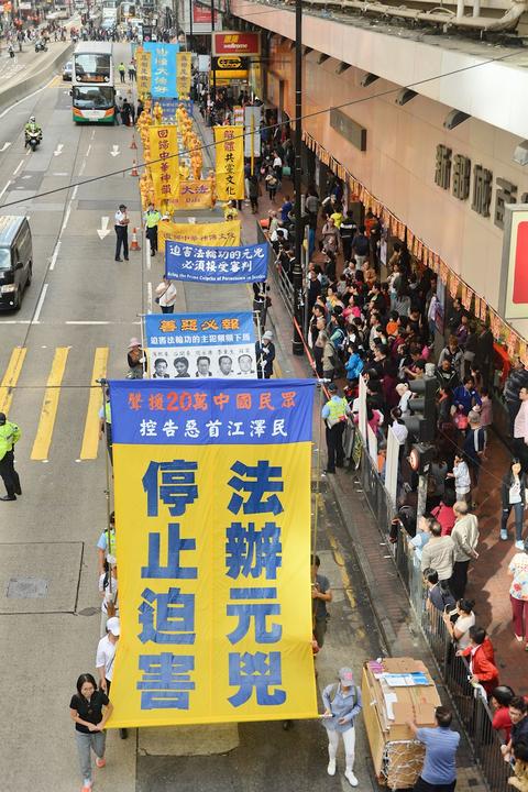 Парад последователей Фалуньгун в Гонконге