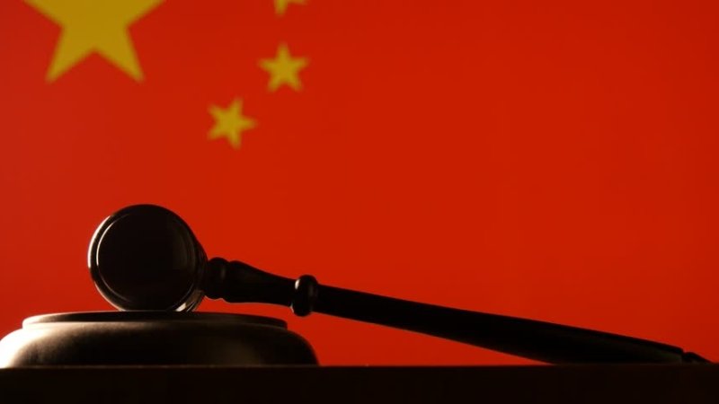 Провинциальные суды в Китае препятствуют столичным адвокатам вести дела последователей Фалуньгун