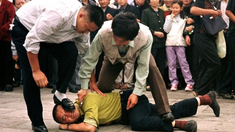 Незаконный арест последователя Фалуньгун в Китае