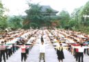 Последователи Фалуньгун выполняют упражнения в Китае до репрессий