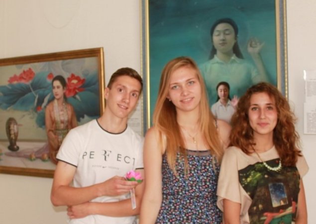 Юлия, студентка Киевского национального университета строительства и архитектуры (крайняя справа) с друзьями