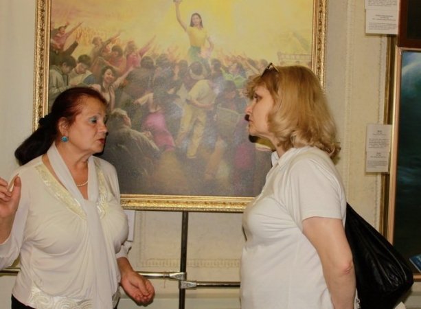 Светлана, специалист по психологии (справа)
