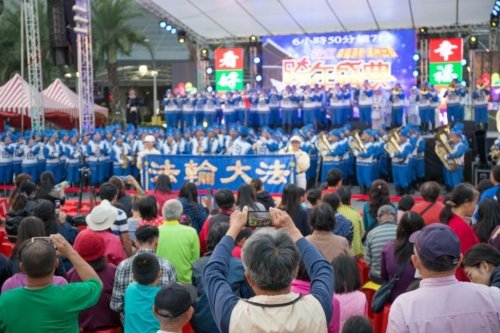 Оркестр последователей Фалуньгун Тянь Го на празднике «Благословение конца года» в г. Тунь Чаочжоу (Тайвань)