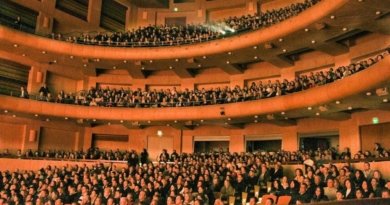 Shen Yun даёт представление в Театре имени Хулио Марио Санто Доминго в Боготе (Колумбия), 8 апреля 2017 года