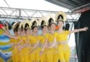 Практикующие Фалуньгун. Танец золотого Будды