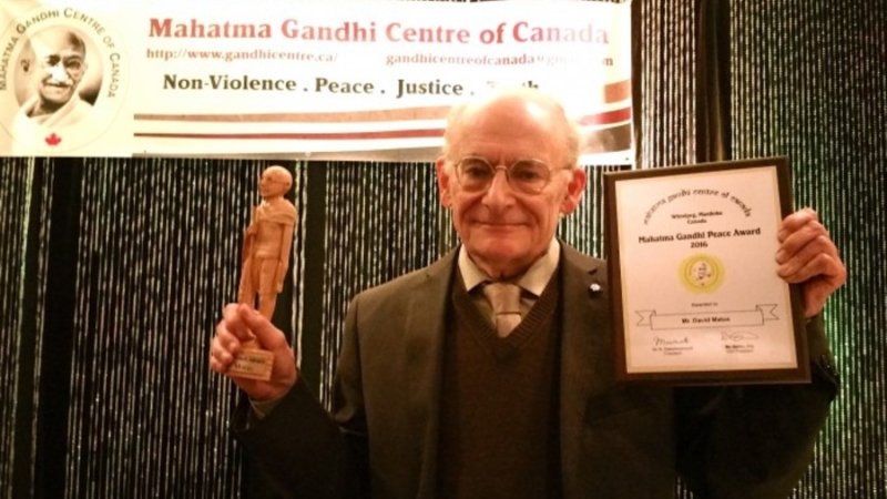 Адвокат по правам человека Дэвид Мэйтас получил премию Махатмы Ганди, 8 июня 2017 года, Виннипег, Канада. Фото: Zheng Liu/The Epoch Times