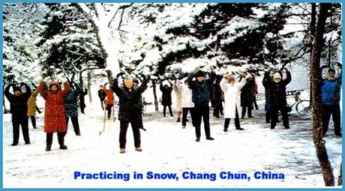 Коллективное выполнение упражнений в г.Чаньчунь провинции Цзилинь