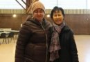 Эльхам (слева) с практикующей Фалуньгун из местной группы в Торонто, Канада