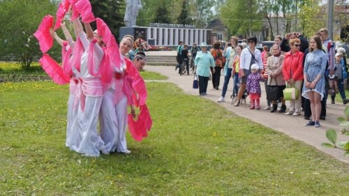 Последователи Фалуньгун на праздновании 100-летия города Котласа. 2017 г. Фото: faluninfo.ru