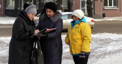 Сбор подписей под Петицией в поддержку исков против Цзян Цзэминя, Иркутск, 2016 г.