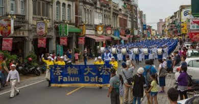Группа Фалуньгун на параде. Фото: minghui.org
