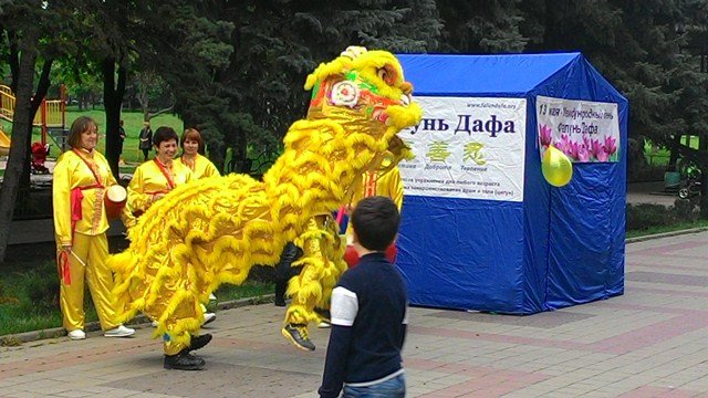 Танец "Небесного льва". Пятигорск, 13.05.2015 г. 