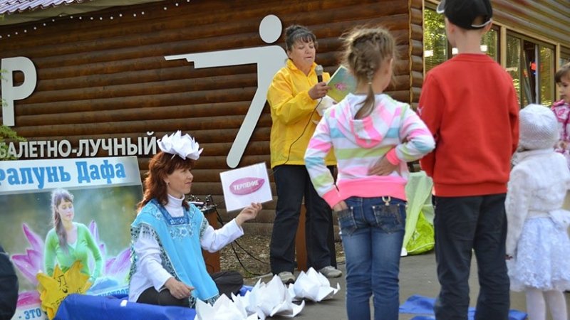 Дети слушают сказку "О лотосе". Нижний Новгород, 14.05.2016 г.