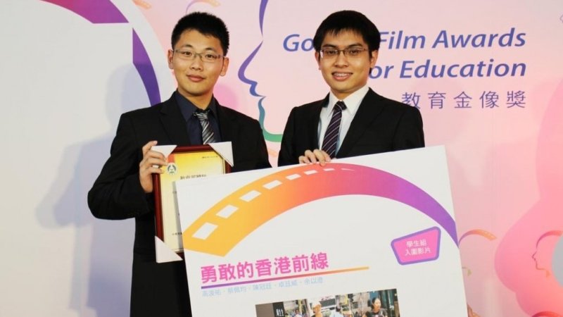 «Мужество быть на передовой линии: наш опыт в Гонконге», документальный фильм, созданный Гао Цзюнью (слева) и Джво Динвэем (справа)