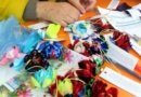 Разноцветные бумажные цветки лотоса, которые делают на акции "Лепестки мира"/ Faluninfo/Валентина Лисицина