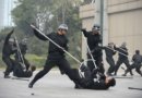 Китайская полиция демонстрирует новое средство управления толпой