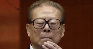 Обвинение выдвинуто против бывшего руководителя КПК Цзян Цзэминя и Ло Ганя