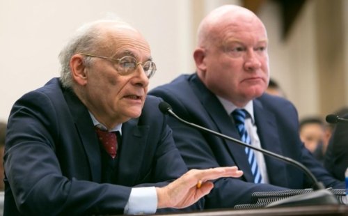 Дэвид Мэйтас (слева) и Этан Гутман во время совместного слушания подкомитета палаты представителей США по иностранным делам на тему «Извлечение органов. Анализ жестокой деятельности», 23 июня 2016 года