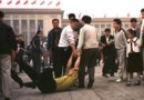 Арест практикующего Фалуньгун на площади Тяньаньмэнь