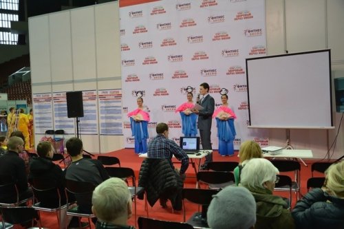 Презентация системы совершенствования Фалуньгун на выставке «Здоровый образ жизни». Санкт-Петербург, апрель 2016 г.