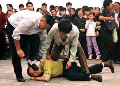 Цзян Цзэминь начал преследование Фалуньгун 20 июля 1999 года. Фото: minghui.org