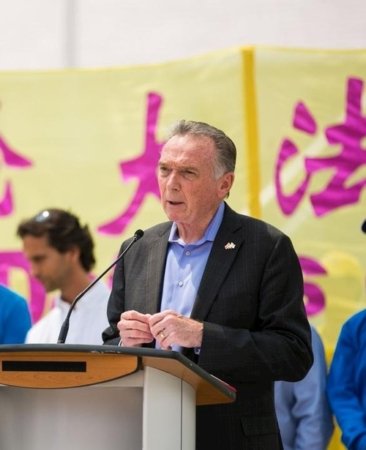 Член парламента Канады Питер Кент выступает в поддержку Фалуньгун