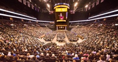Около 10 000 последователей Фалуньгун приняли участие в Конференции Фалунь Дафа в Барклайс-центре, Нью-Йорк, США, 2016 г.