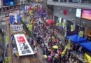 1 июля 2016 года. Марш в Гонконге. На большом плакате написано: «Привести Цзян Цзэминя к правосудию»