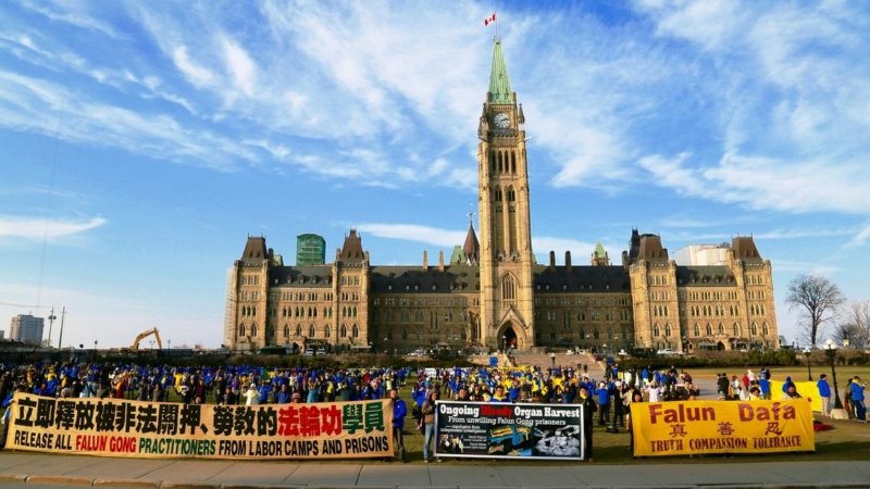 Последователи Фалуньгун собрались на Парламентском холме, чтобы призвать канадское правительство оказать содействие в скорейшем прекращении преследований Фалуньгун в Китае
