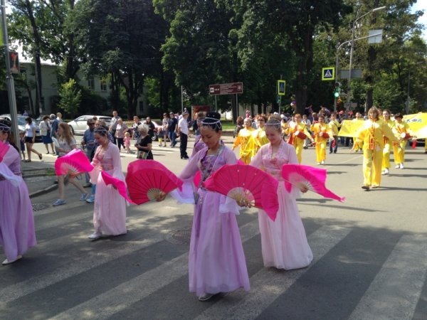 Торжественное шествие на День города Пскова