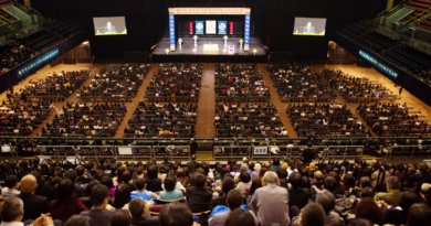 Конференция в Сан-Франциско в конференц-зале "Аудиториум Билл Грэм Сивик"