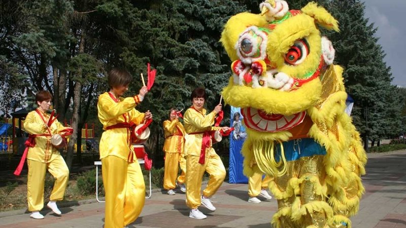 Китайский Лев радует и детей и взрослых. Фото: Оксана Щёткина