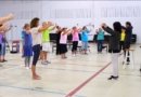 Студенты «Школы непрерывного обучения» при Университете штата Южная Каролина изучают упражнения Фалуньгун