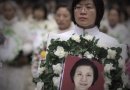 Шествие последователей Фалуньгун в память о погибших от репрессий единомышленниках в Китае. В этой стране до сих пор продолжается массовое преследование узников совести, большую часть из которых составляют последователи Фалуньгун.