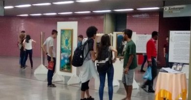 Художественная выставка «Истина, Доброта, Терпение» в зале станции метро в Бразилии