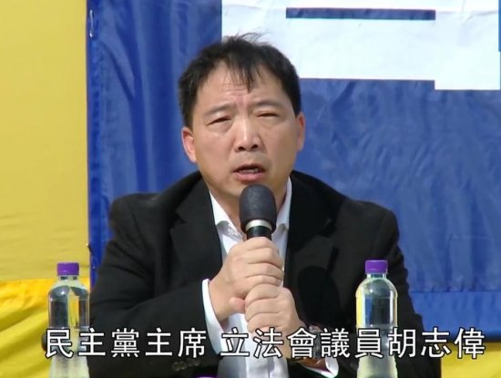 У Чи-вай, член законодательного совета, надеется, что китайцы в скором времени смогут в полной мере пользоваться правами человека