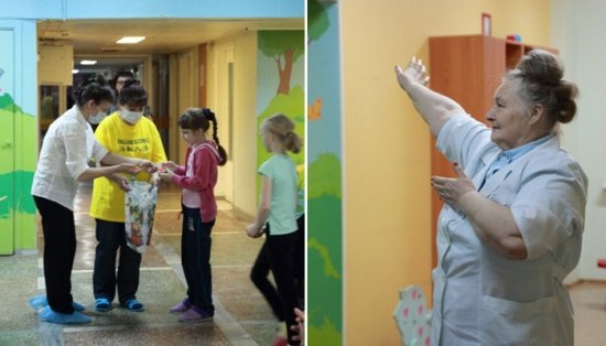 Дети получают в подарок красочные цветы лотоса (слева); представительница медперсонала больницы разучивает упражнения Фалуньгун (справа)