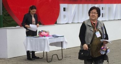 Мероприятие кыргызских последователей Фалуньгун по сбору подписей под петицией в ООН