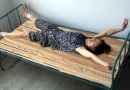 Инсценировка пытки "кровать мертвеца". Фото: minghui.org