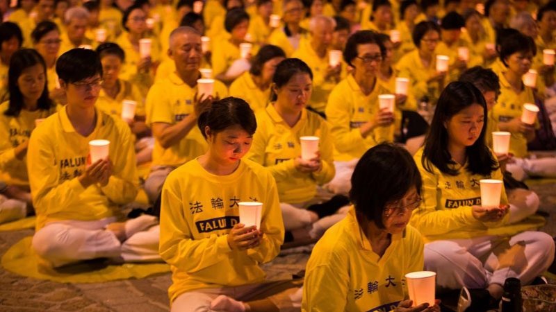 Акция с зажжёнными свечами в память о погибших от репрессий практикующих Фалуньгун в Китае. Тайбэй, 2018 г. Фото: minghui.org