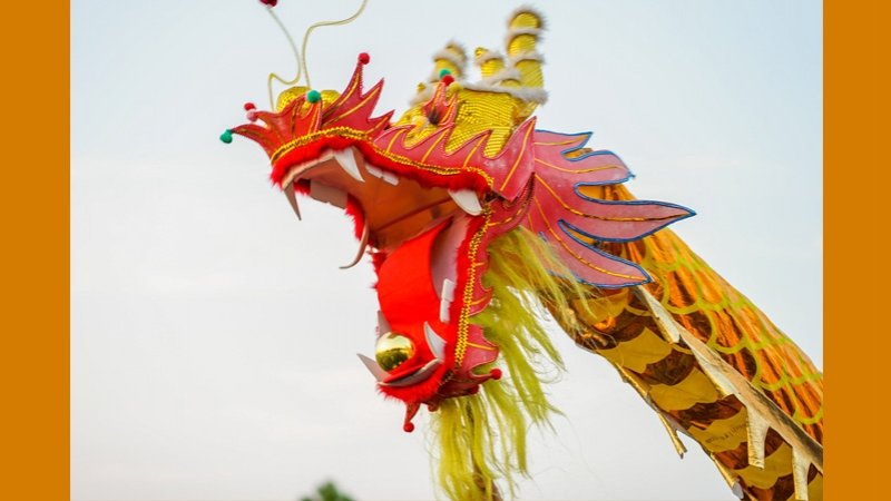 Мифический китайский дракон, традиционно используемый на праздниках в Китае