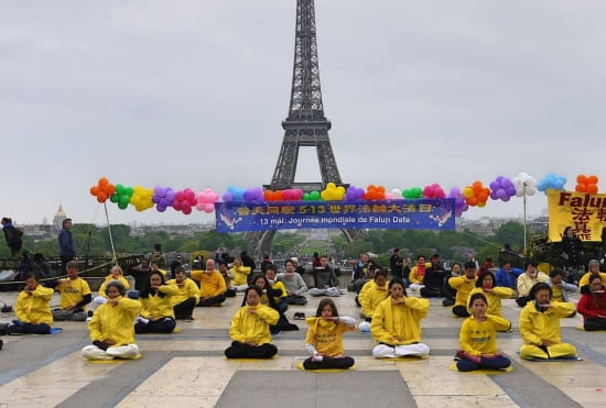 Мероприятие Фалуньгун в Париже. Фото: rostovchanka-media.ru