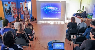 Начало просмотра видеолекций Мастера Ли Хунчжи на семинаре в Челябинске. Январь 2019 г.
