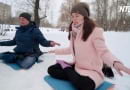 Сергей и Юлия выполняют пятое упражнение Фалуньгун